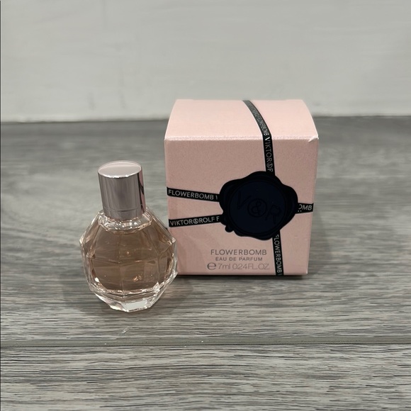 Viktor & Rolf Flowerbomb mini Perfume 7 ml - Picture 1 of 2
